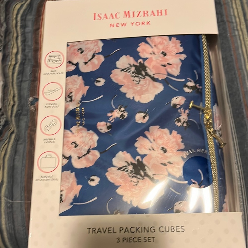 Isaac Mizrahhi travel packing cubes 3 piece. Floral design